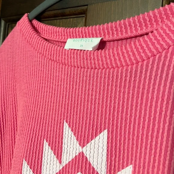 Candy Pink Ribbed Fabric Split Seams Oversized Top with Aztec Design NWOT 2X - Picture 2 of 4